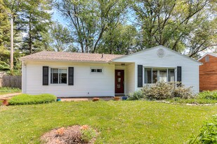 717 Southwest Dr in Champaign, IL - Building Photo