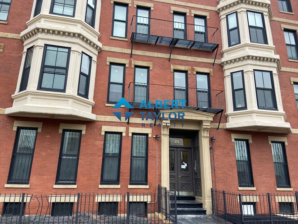 30 Isabella St, Unit 8 in Boston, MA - Building Photo