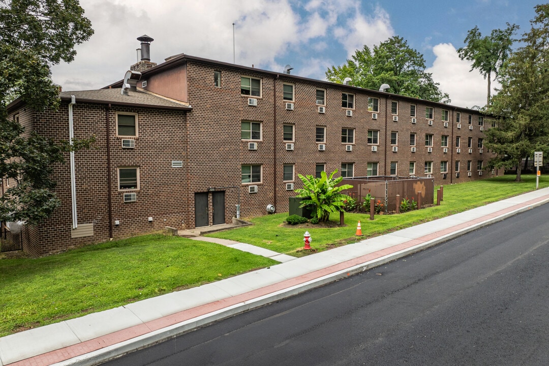 Hamilton Fish Plaza in Beacon, NY - Building Photo