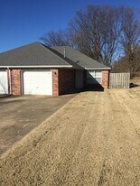 142-144 Northaven St in Farmington, AR - Building Photo