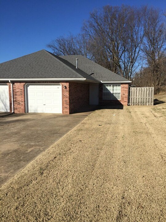 142-144 Northaven St in Farmington, AR - Building Photo