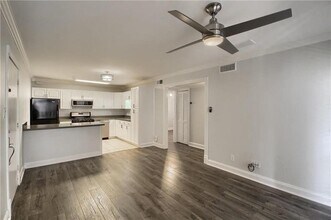 1304 Summit St in Austin, TX - Building Photo - Building Photo