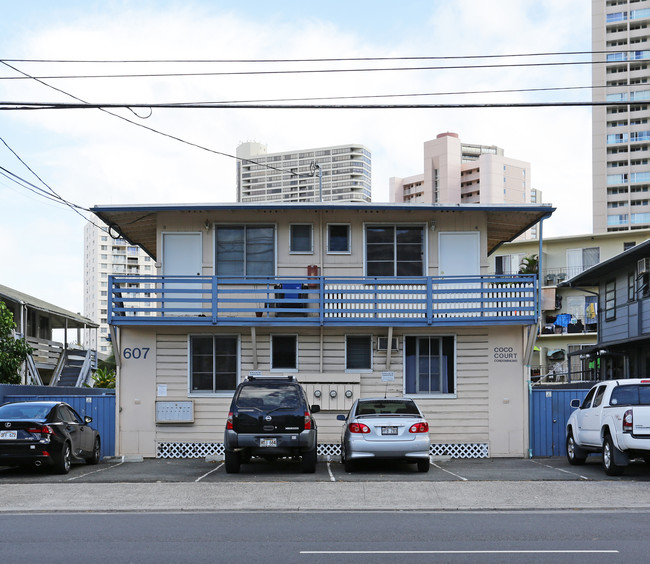 Coco Court Condominiums in Honolulu, HI - Foto de edificio - Building Photo