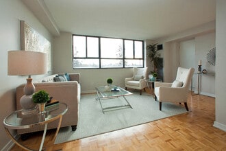 190 CityView Apartments in Brampton, ON - Building Photo - Building Photo