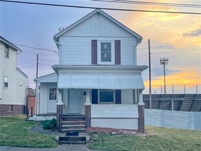 312 Jackson Ave in Vandergrift, PA - Building Photo - Building Photo