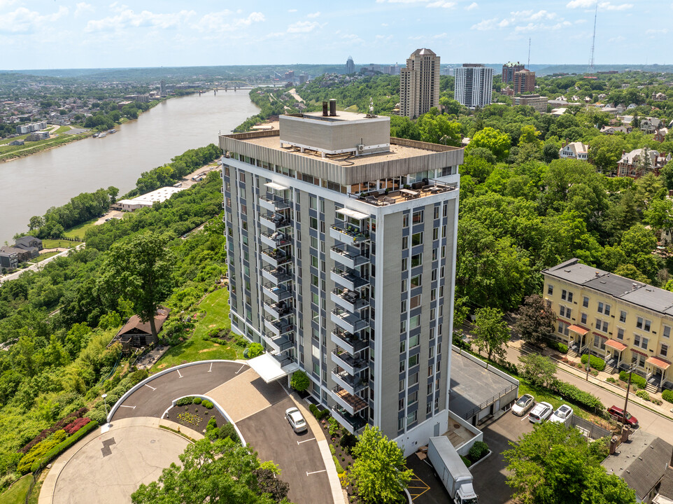 River Terrace in Cincinnati, OH - Foto de edificio