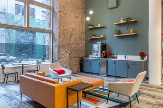 Six Cord in St. Louis, MO - Foto de edificio - Interior Photo