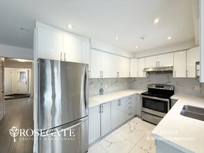 22 Stanwell Dr in Brampton, ON - Building Photo - Building Photo