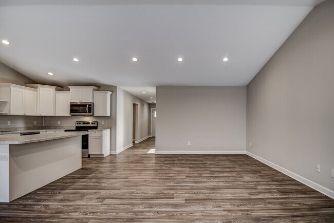 1543 Charleston Dr in New Richmond, WI - Building Photo - Building Photo