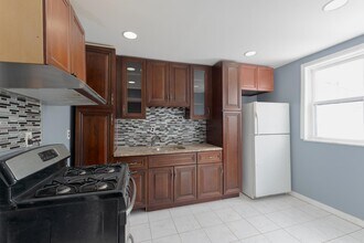 341 Lembeck Ave in Jersey City, NJ - Building Photo - Building Photo