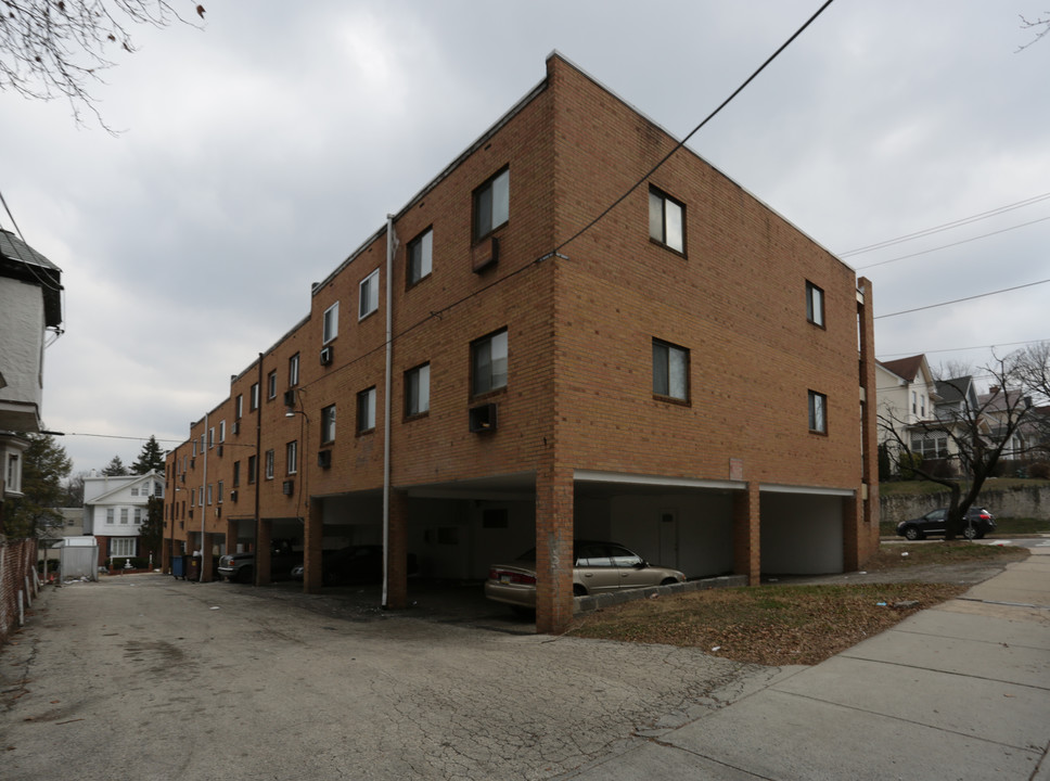 Fern Rock Apartments in Philadelphia, PA - Building Photo