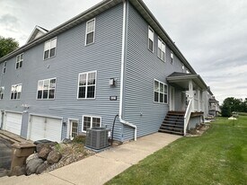 4221 Owl Creek Dr in Madison, WI - Building Photo