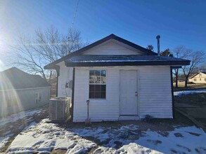 317 W 9th Ave in Bristow, OK - Building Photo - Building Photo