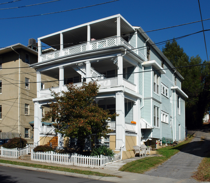 111 Highland Ave SW in Roanoke, VA - Foto de edificio