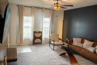13134 Pearl White Ave in Balm, FL - Building Photo - Building Photo