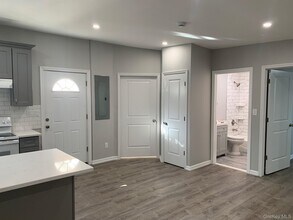 21 Collegeview Ave in Arlington, NY - Building Photo - Building Photo