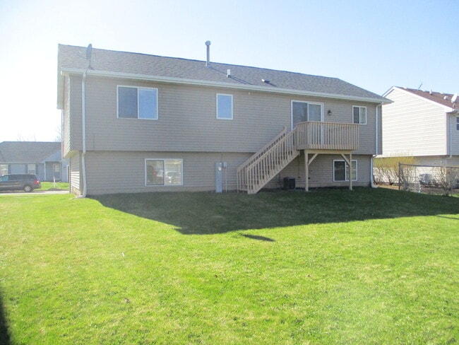 514 Iona Ln in Harvard, IL - Building Photo - Building Photo