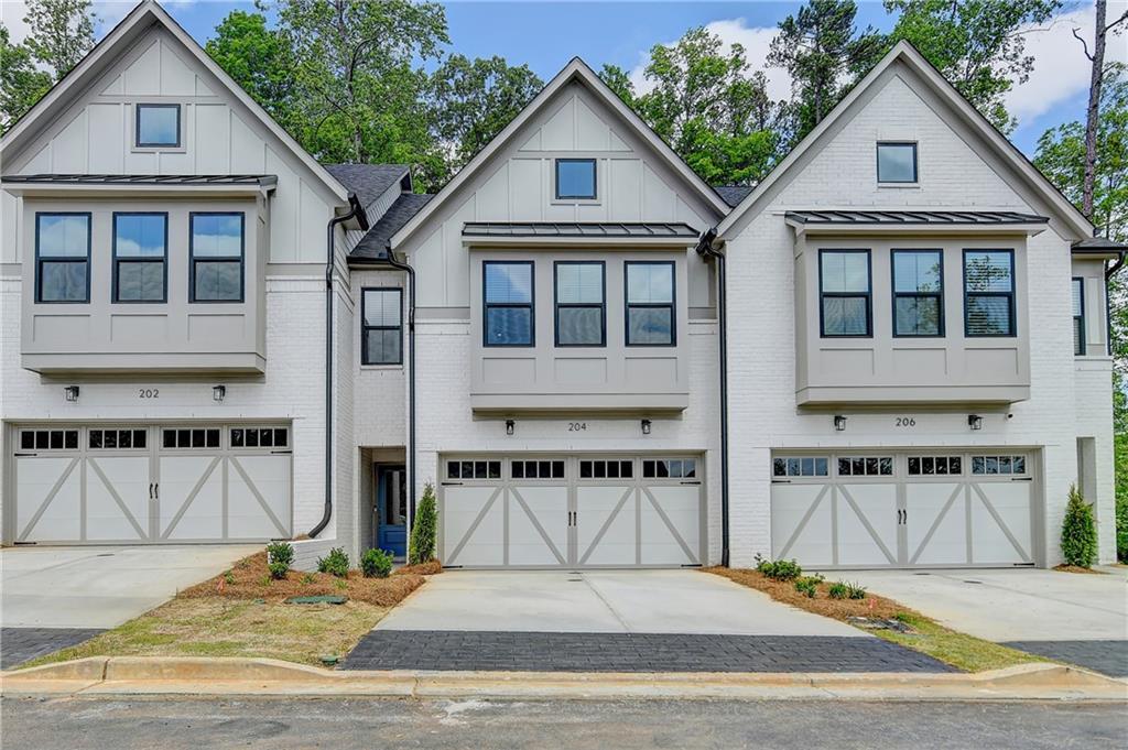204 Holsten Ln in Johns Creek, GA - Building Photo