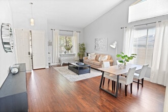 29557 Mammoth Ln in Santa Clarita, CA - Foto de edificio - Building Photo