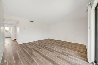 210 Fountainview Ln, Unit 3A in Lombard, IL - Building Photo - Building Photo