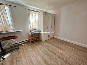 122 D St, Unit 1 in Boston, MA - Building Photo - Building Photo