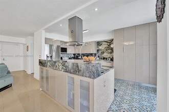 3530 Mystic Pointe Dr in Aventura, FL - Building Photo - Building Photo