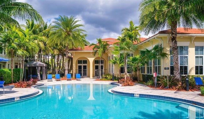 10170 SW 7th St, Unit 25-201 in Pembroke Pines, FL - Building Photo - Building Photo