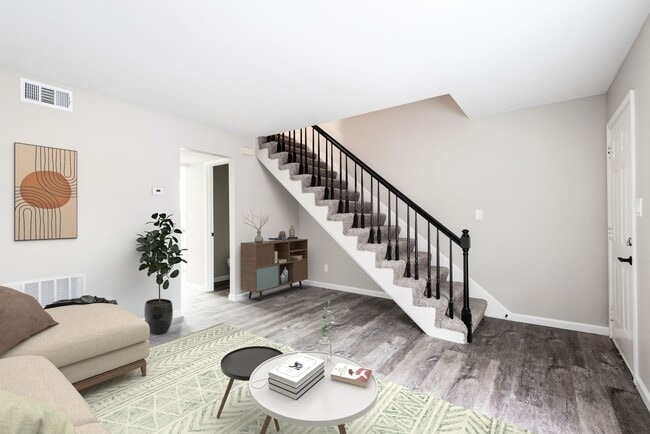 Rosewood Manor in Louisville, KY - Building Photo - Building Photo