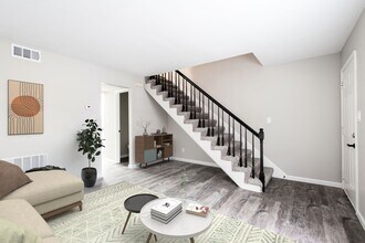 Rosewood Manor in Louisville, KY - Building Photo - Building Photo