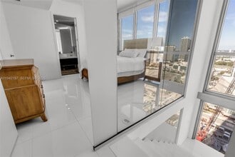 1100 Biscayne Blvd, Unit 2907 in Miami, FL - Foto de edificio - Building Photo