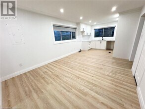 415 Sanatorium Rd in Hamilton, ON - Building Photo - Building Photo