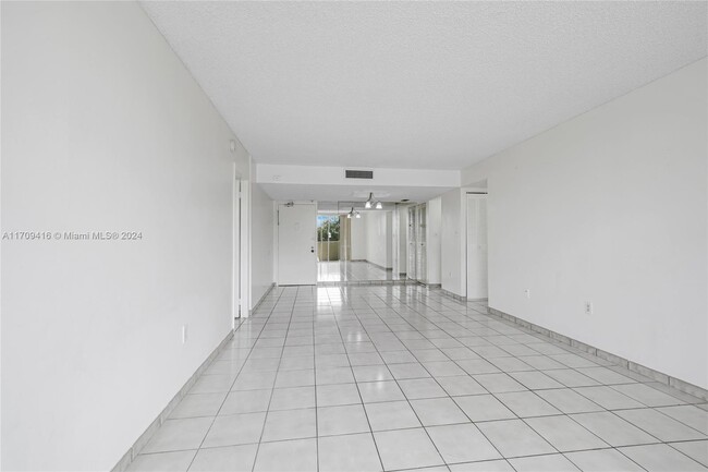 4675 W 18th Ct in Hialeah, FL - Building Photo - Building Photo