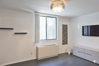 97-12 63rd Dr, Unit 3A in Queens, NY - Foto de edificio - Building Photo