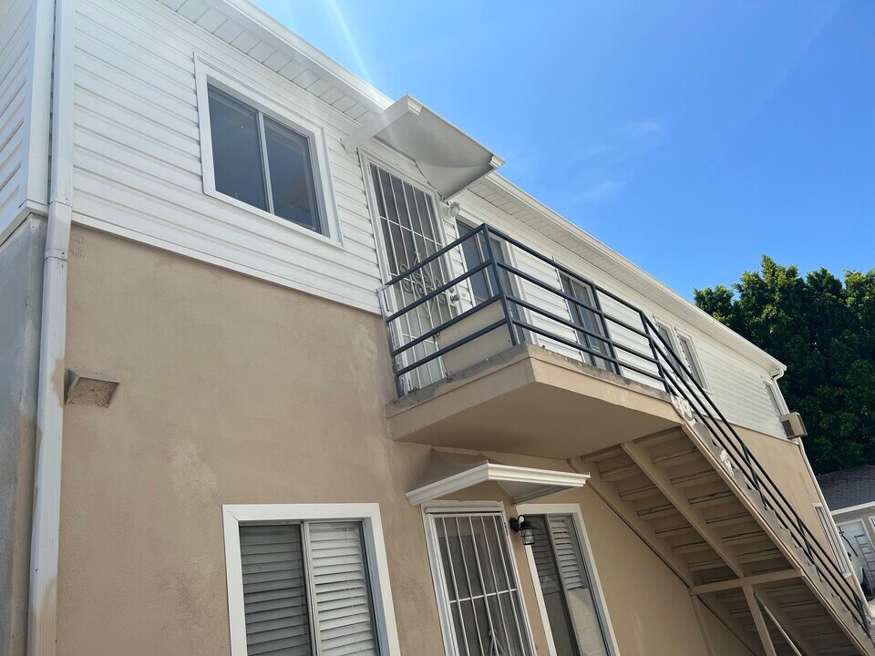14812 Magnolia Blvd in Sherman Oaks, CA - Building Photo