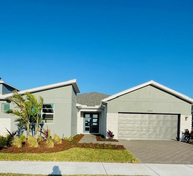 10159 Orana Dr in Port St. Lucie, FL - Foto de edificio