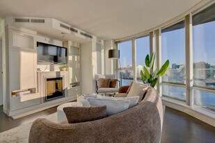 918 Cooperage Way in Vancouver, BC - Building Photo