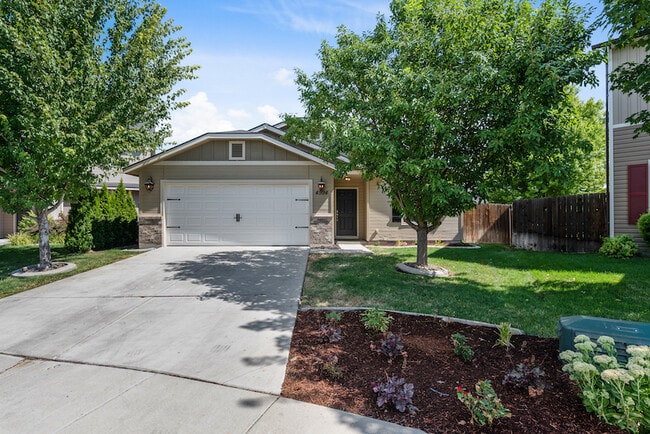 4994 N Newsham Ave in Meridian, ID - Foto de edificio - Building Photo
