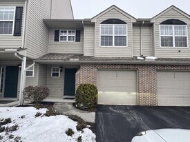 112 Hawk Ct in Hummelstown, PA - Building Photo