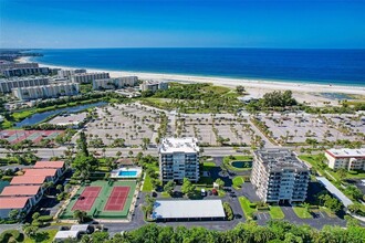 1055 Beach Rd-Unit -B203 in Sarasota, FL - Foto de edificio - Building Photo