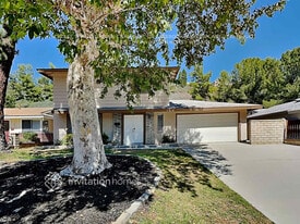 29338 Florabunda Rd in Santa Clarita, CA - Building Photo