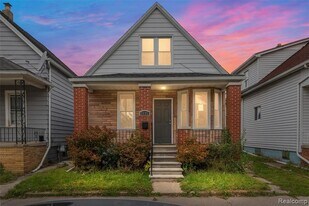 2405 Burger St in Hamtramck, MI - Building Photo