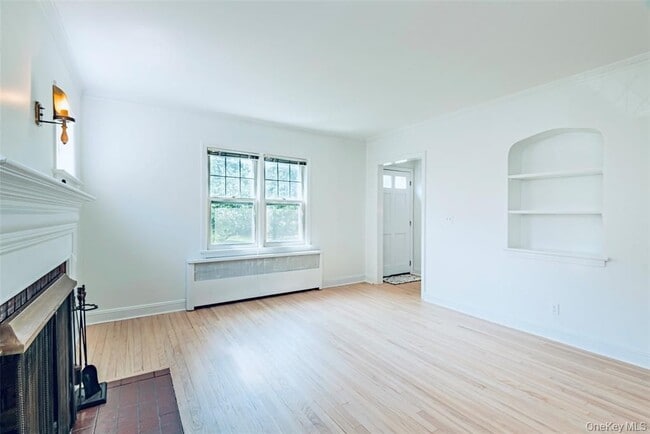 147 Nugent St in New Hyde Park, NY - Building Photo - Building Photo