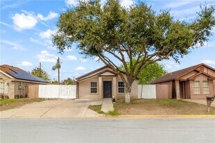 16 Camellia Ave in McAllen, TX - Building Photo