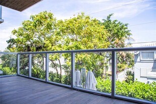 529 SW 11th St in Miami, FL - Building Photo