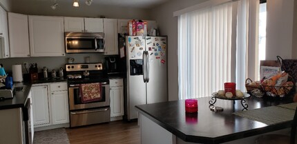 2408 Hidden Meadow Ln in Ballwin, MO - Foto de edificio - Building Photo