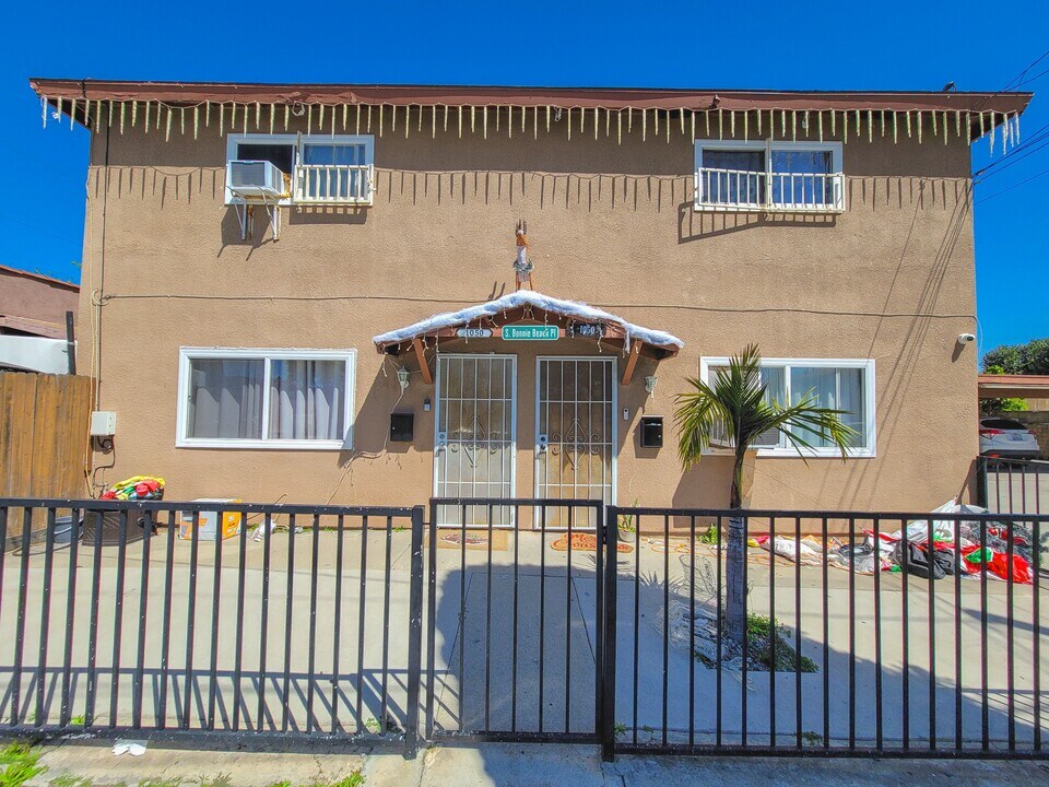 Bonnie Beach in Los Angeles, CA - Building Photo