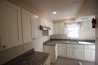13 Paynter Dr in Wilmington, DE - Building Photo - Building Photo