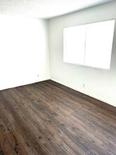 1900 Goldfield St in North Las Vegas, NV - Foto de edificio - Building Photo