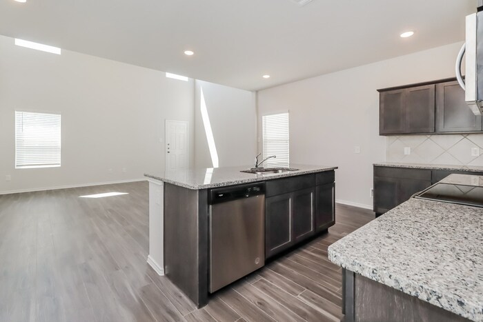 15204 Estrella Rd E in Houston, TX - Building Photo