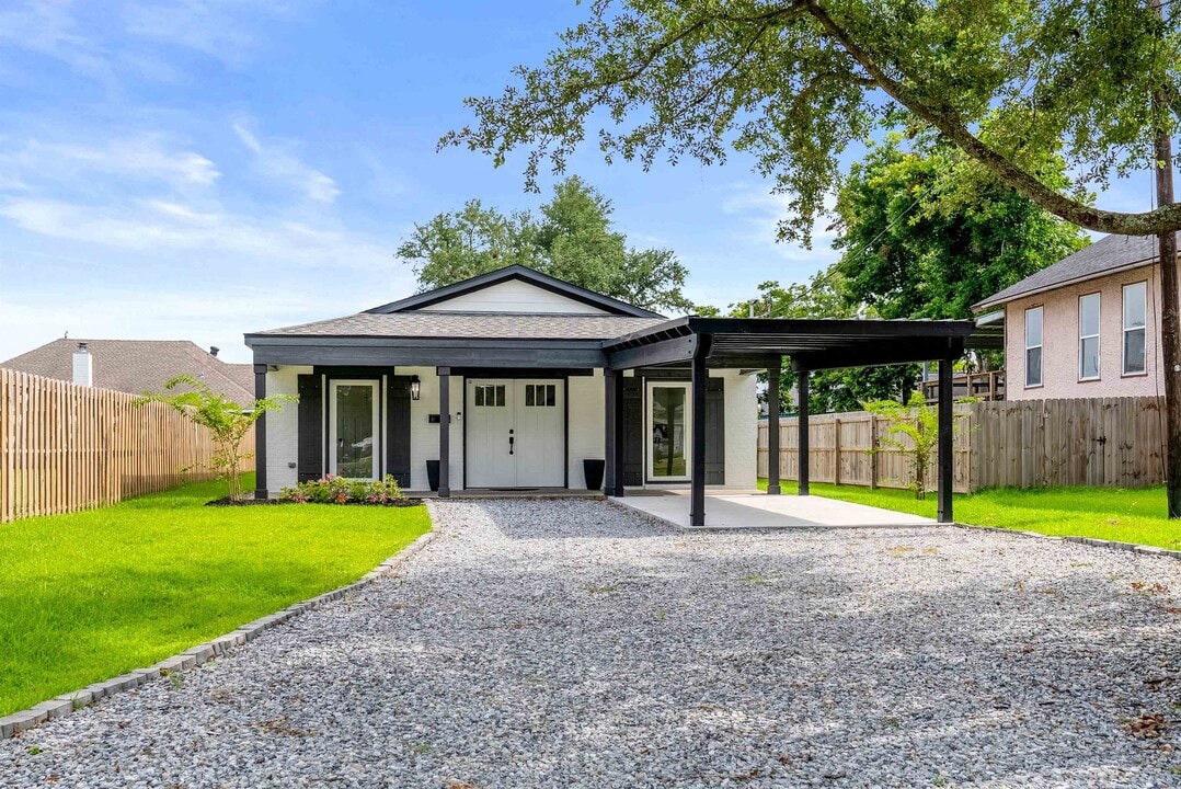 503 W Sallier St in Lake Charles, LA - Building Photo